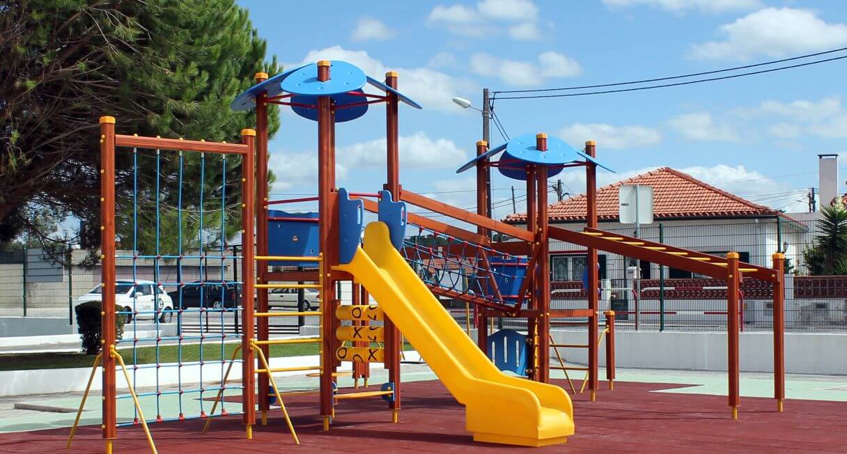 lazer-e-mobiliario-parques-infantis-em-madeira-10